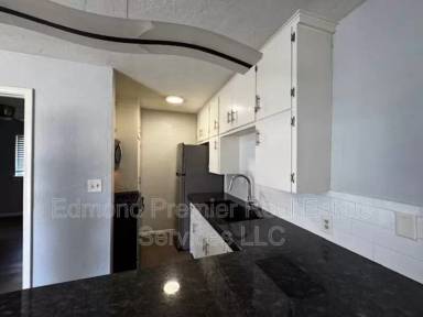 Main picture of 203 E Hurd St