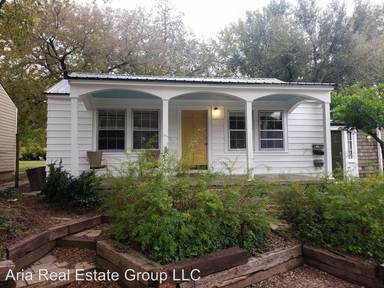 Main picture of 700 E Brooks St