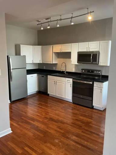 Main picture of 3867 Botanical Ave
