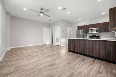 Main picture of 4101 Walnut Ave