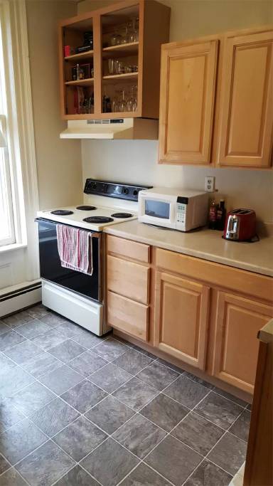 Main picture of 85 1/2 S Main St