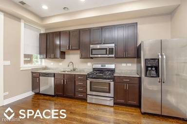 Main picture of 1523 W Addison St
