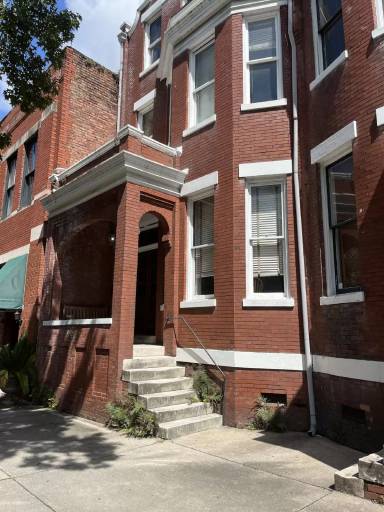 Main picture of 18 W Oglethorpe Ave