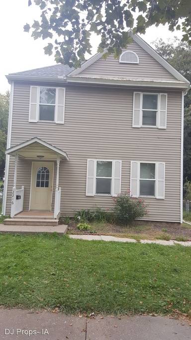 Main picture of 2210 W 4th St