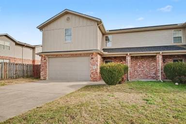 Main picture of 1610 Oakwood Ave
