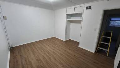 Main picture of 704 E Division St