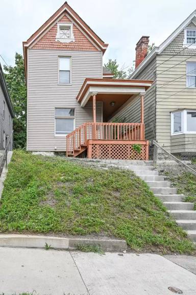 Main picture of 2344 Victor St