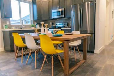 Main picture of 1451 W 36th Pl