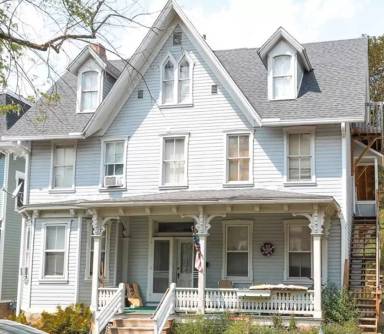 Main picture of 147 E Linn St