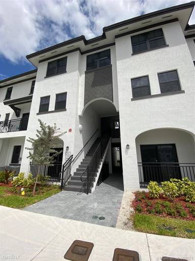 Main picture of 15500 SW 136th St
