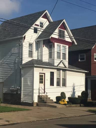 Main picture of 324 W 8th St