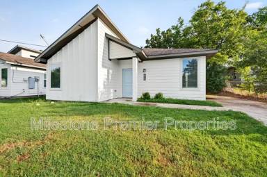 Main picture of 723 E Maple Row
