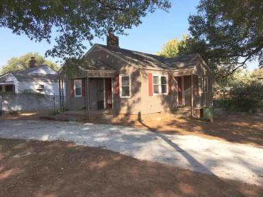 Main picture of 411 W Grand Ave