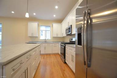Main picture of 9 Sparhawk St