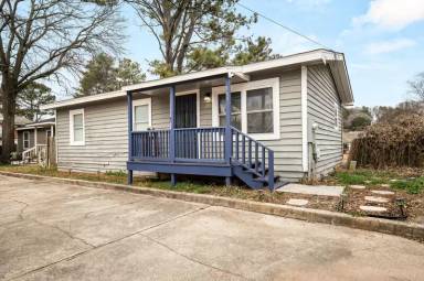 Main picture of 866 United Ave SE