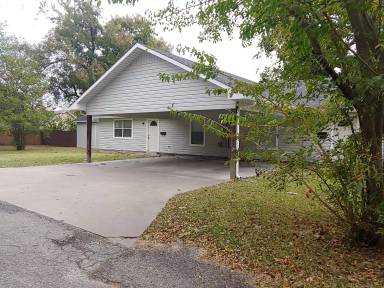 Main picture of 1201 S Travis St