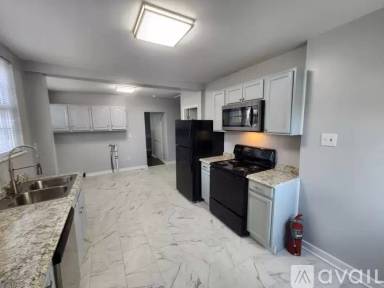 Main picture of 726 Moore St