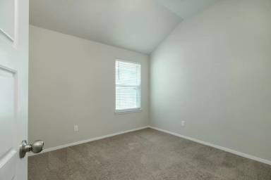 Main picture of 6045 Urbano Bnd