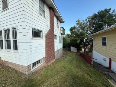 Main picture of 1528 E 8th St