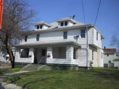 Main picture of 422 1/2 W Trail St