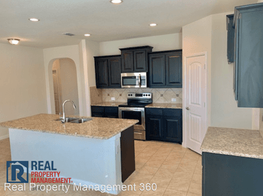 Main picture of 904 Meadow Scape Dr