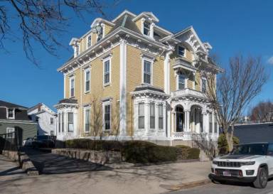 Main picture of 215 Broadway