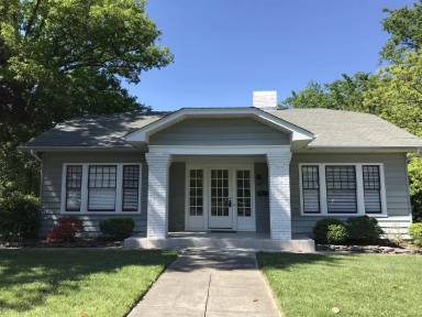 Main picture of 121 E Lynch St