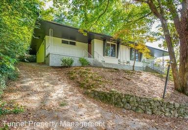 Main picture of 18 Inglenook Dr