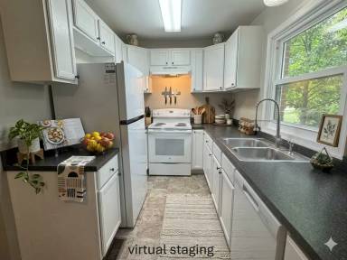 Main picture of 744 Crescent Dr