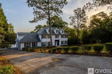 Main picture of 405 Park Lake Cir