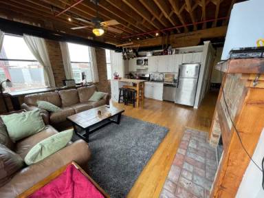 Main picture of 525 N Halsted St