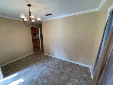 Main picture of 7713 Gideon St