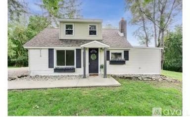 Main picture of 263 S Quaker Ln