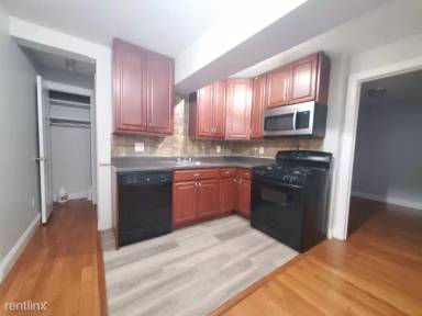 Main picture of 169 Manhattan Ave
