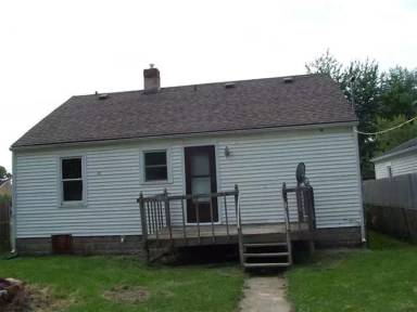 Main picture of 2004 S Rosemont Ave