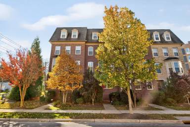 Main picture of 7902 Yellowstone Way