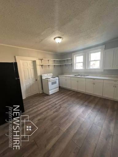 Main picture of 458 Arch St