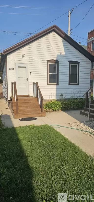 Main picture of 2433 N Murray Ave