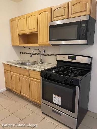 Main picture of 255 S 19th St