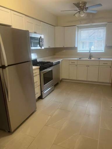 Main picture of 1710 W Touhy Ave