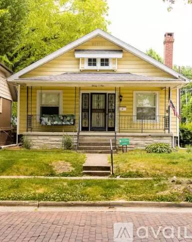 Main picture of 2001 S Lowell Ave