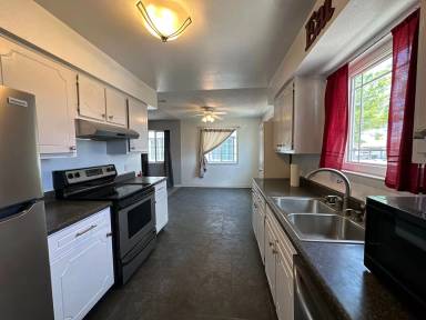 Main picture of 5542 Cypress St