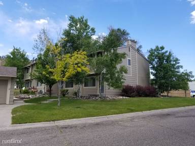 Main picture of 3325 Racquet Dr