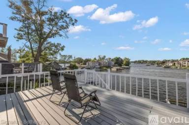 Main picture of 256 Lakeview St