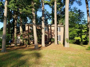 Main picture of 34 Laurel Wood Rd