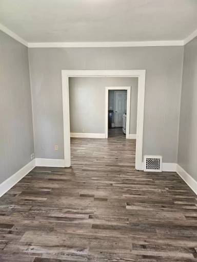 Main picture of 720 E Oregon St