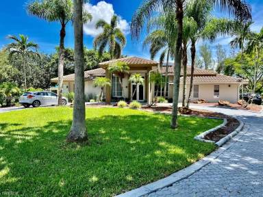 Main picture of 6110 Falconsgate Ave