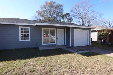 Main picture of 620 Smelker St