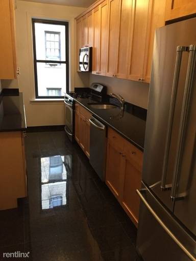 Main picture of 115 E 92nd St