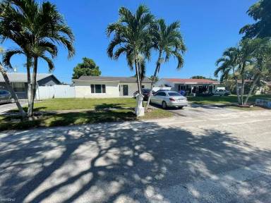 Main picture of 6447 Pershing St